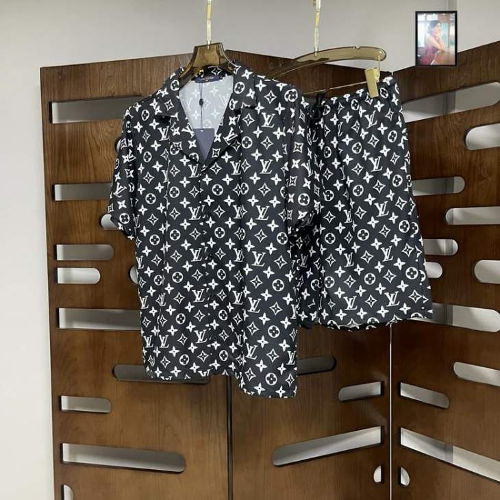 Picture of LV Shirt Pant Suits _SKULVM-3XL12yn42922795